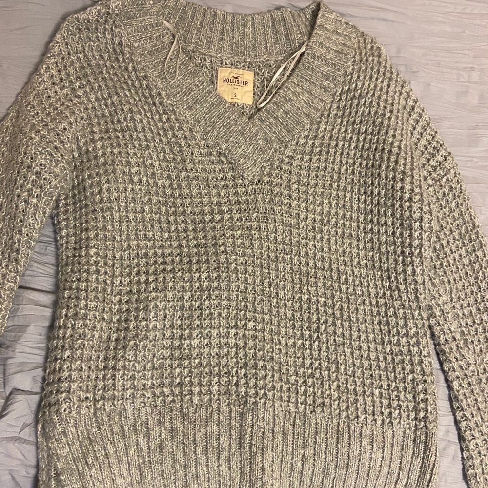 Heavy gray knit Hollister sweater